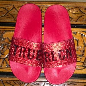 New! True Religion Slides Sz. 7